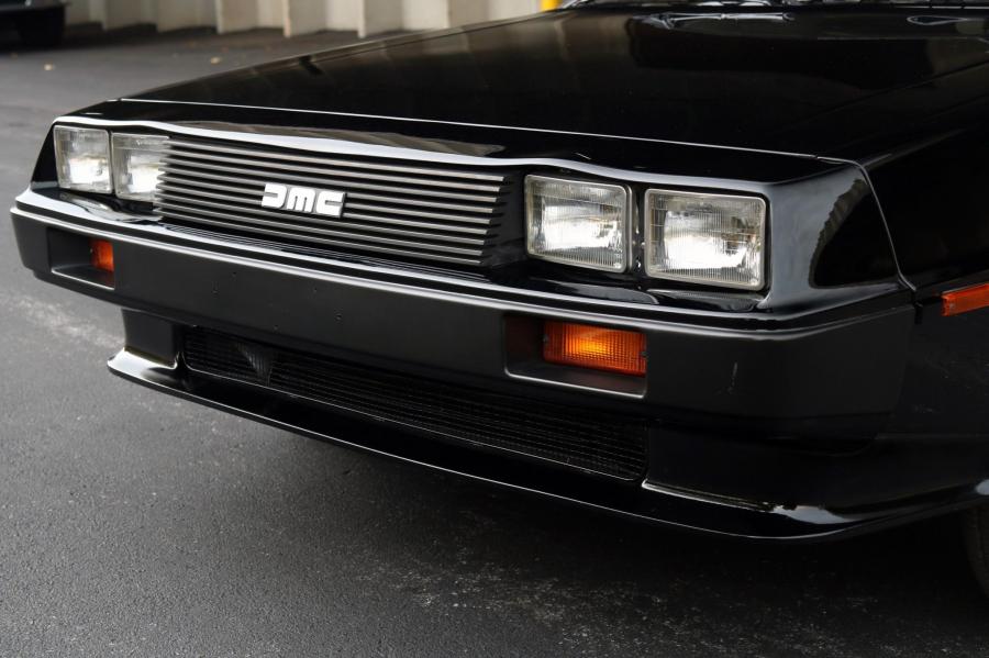 Детали экстерьера DeLorean DMC-12 in Black 1981 года  (фото 35 из 207)